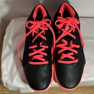 Under Armour mid top basketball sneakers. Size 7Y. NWOB